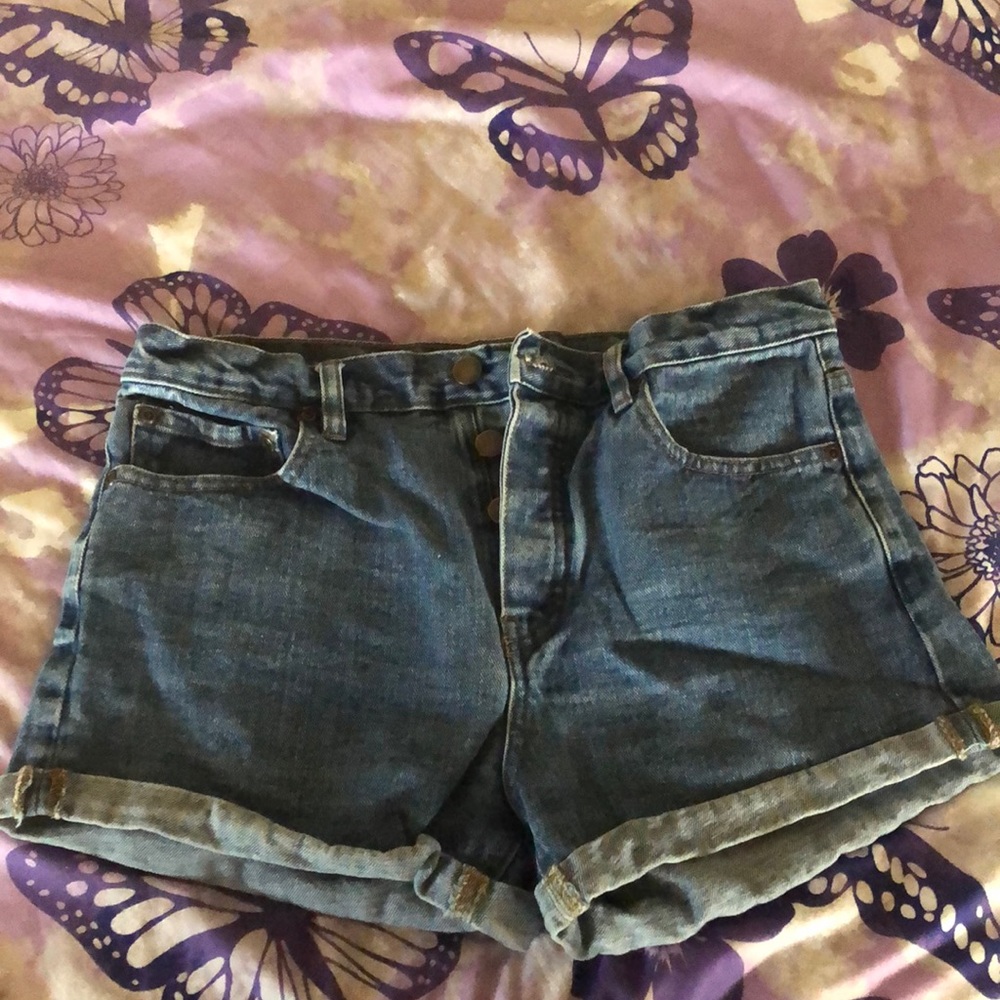 Jean high waisted button up shorts !